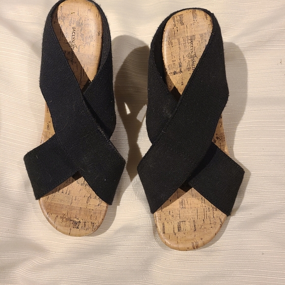 Wedge Heels - Picture 1 of 3